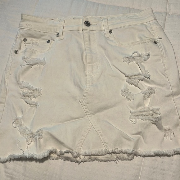 American Eagle Outfitters Dresses & Skirts - White American Eagle skirt, size 6!